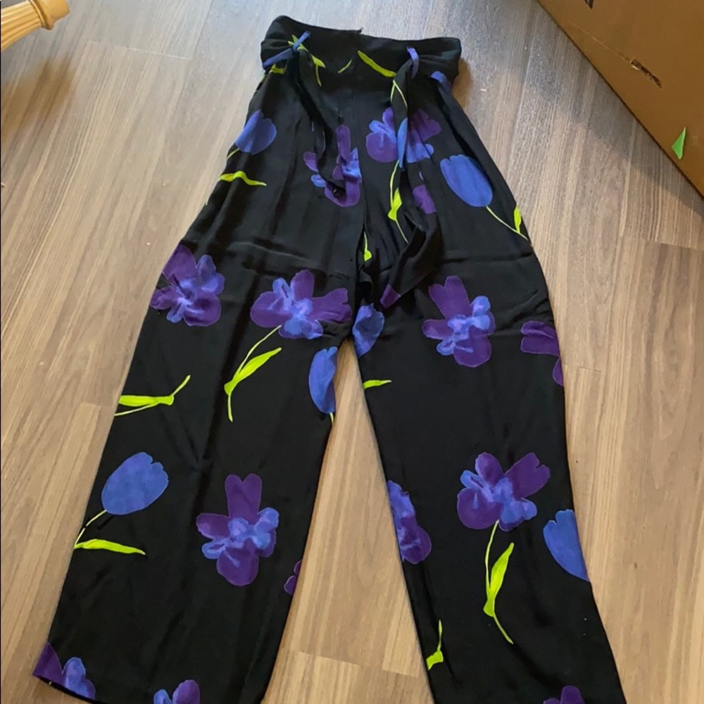 SPRING! Wide leg floral high waist pants. EUC